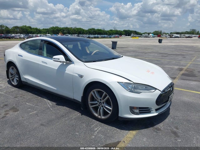 2013 TESLA MODEL S 5YJSA1CG4DFP21658 Photo 0