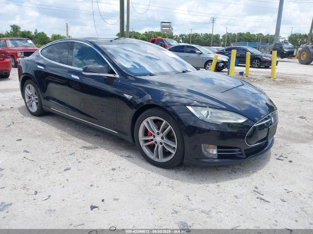 2015 TESLA MODEL S 5YJSA1E4XFF111981 Photo 0