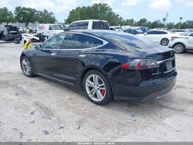 2015 TESLA MODEL S 5YJSA1E4XFF111981 Photo 2