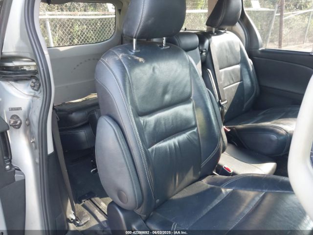 5TDXK3DC8FS665488 Toyota Sienna Se 8 Passenger