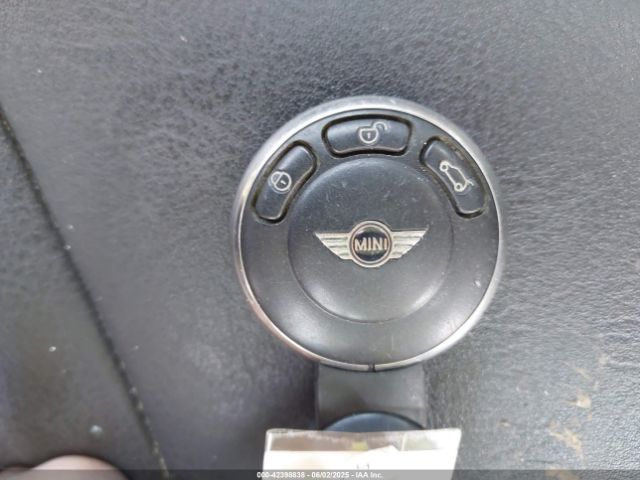 2010 MINI COOPER CLUBMAN WMWML3C56ATX38237 Photo 10