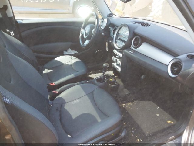 2010 MINI COOPER CLUBMAN WMWML3C56ATX38237 Photo 4