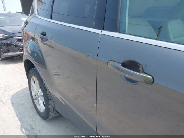 1FMCU9HD4JUD30212 Ford ESCAPE SEL