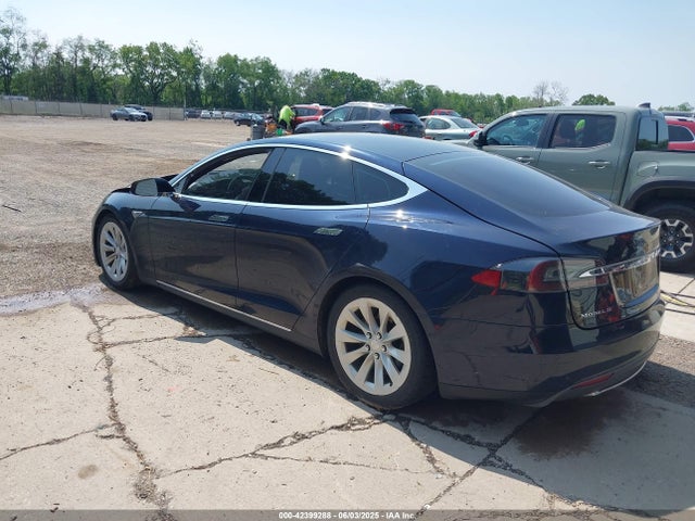 2014 TESLA MODEL S 5YJSA1H17EFP65983 Photo 2