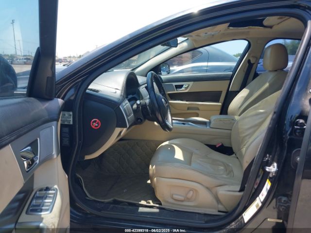 2012 JAGUAR XF SAJWA0FB7CLS55135 Photo 4