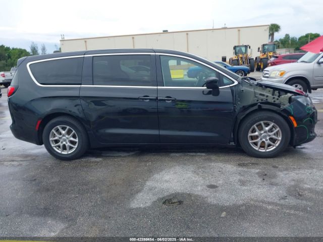 2C4RC1CGXNR235418 Chrysler Voyager Lx