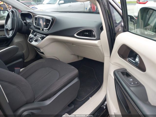 2022 CHRYSLER VOYAGER 2C4RC1CGXNR235418 Photo 4