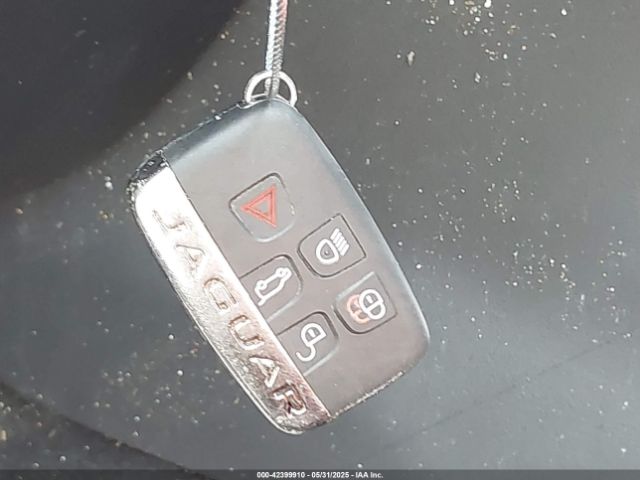 2017 JAGUAR F-PACE SADCL2BV2HA094403 Photo 10