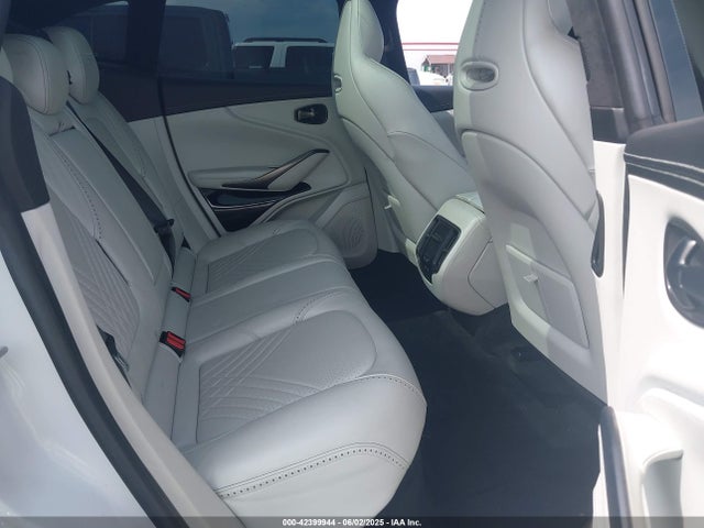 SCFVUJAW3MTV01179 Aston Martin 177950