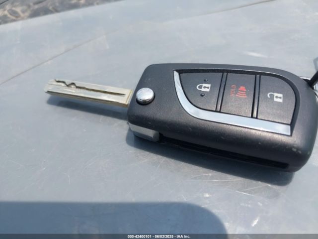 2T3F1RFV1RC458901 Toyota RAV4 LE