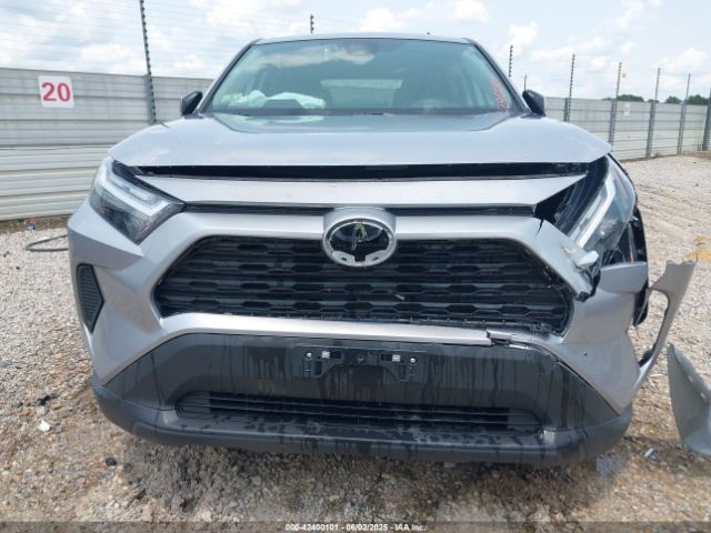 2T3F1RFV1RC458901 Toyota RAV4 LE