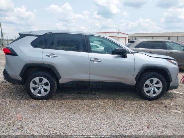2T3F1RFV1RC458901 Toyota RAV4 LE