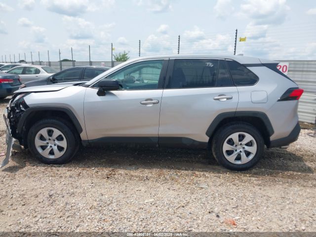 2T3F1RFV1RC458901 Toyota RAV4 LE