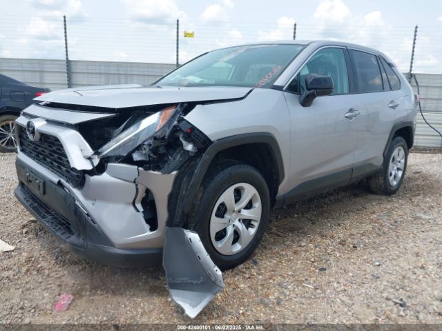 2T3F1RFV1RC458901 Toyota RAV4 LE