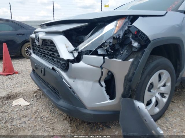 2T3F1RFV1RC458901 Toyota RAV4 LE