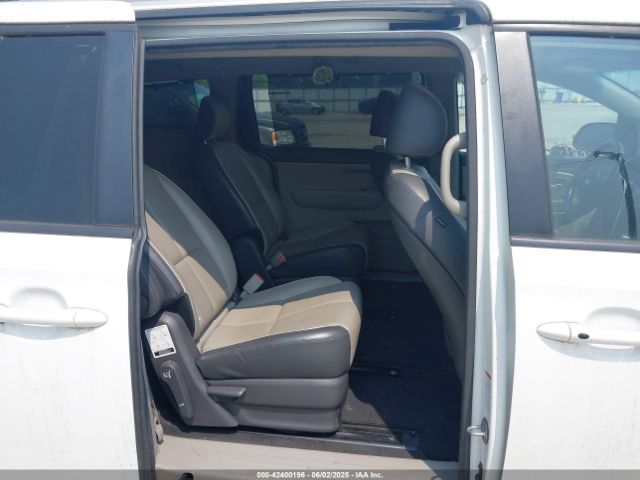 KNDMB5C17H6313424 KIA SEDONA LX
