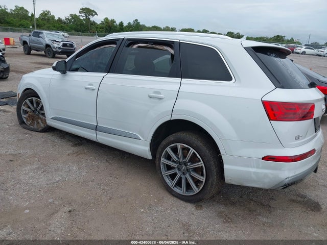 2018 AUDI Q7 WA1LHAF73JD031666 Photo 2