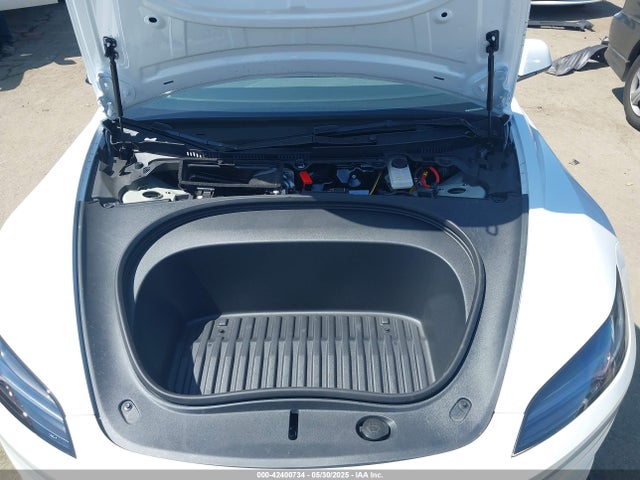 5YJ3E1EAXSF885110 Tesla 2025