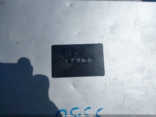 5YJ3E1EAXSF885110 Tesla 2025