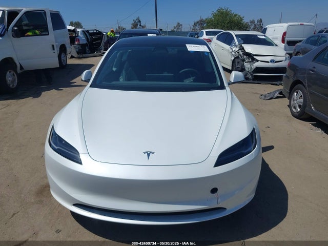 5YJ3E1EAXSF885110 Tesla 2025