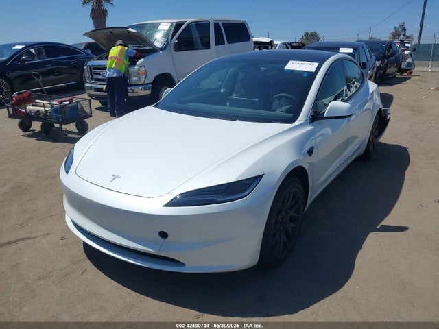 5YJ3E1EAXSF885110 Tesla 2025