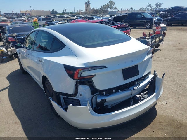 5YJ3E1EAXSF885110 Tesla 2025