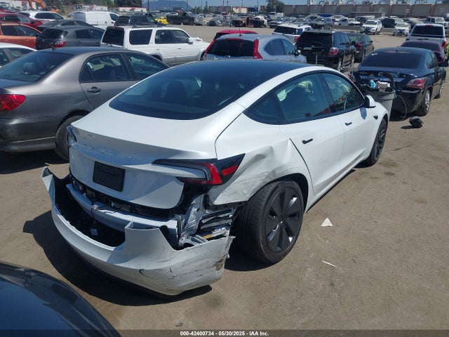 5YJ3E1EAXSF885110 Tesla 2025
