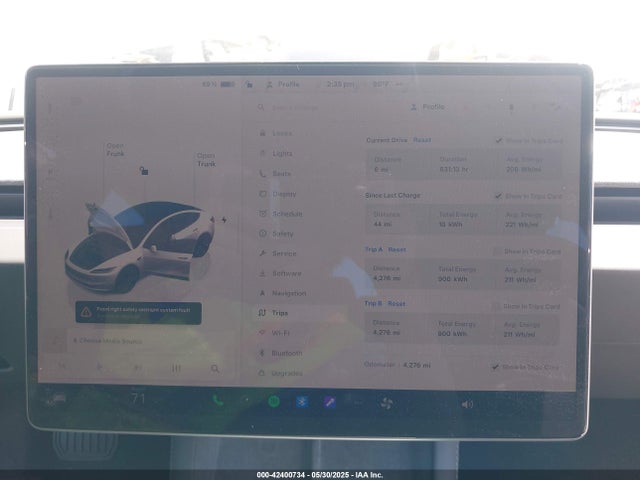 5YJ3E1EAXSF885110 Tesla 2025