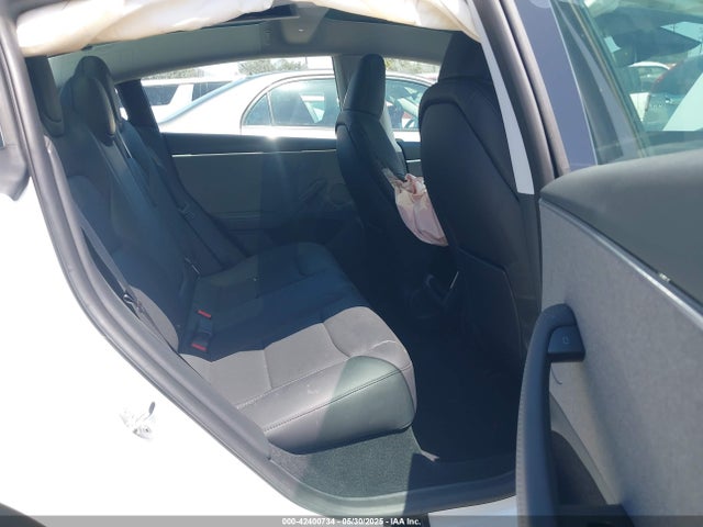 5YJ3E1EAXSF885110 Tesla 2025