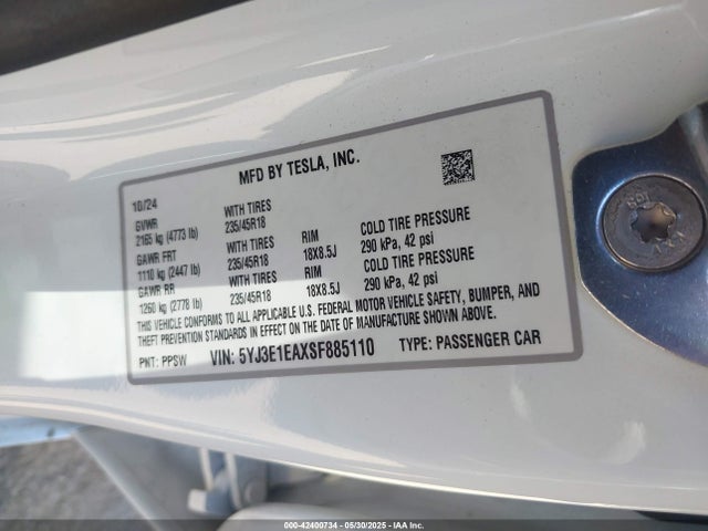 5YJ3E1EAXSF885110 Tesla 2025