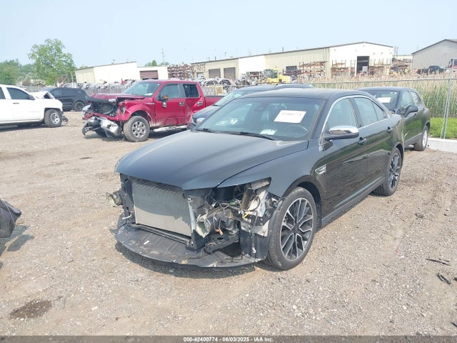 Ford Taurus Limited 2018 1FAHP2J83JG120727 Image 2