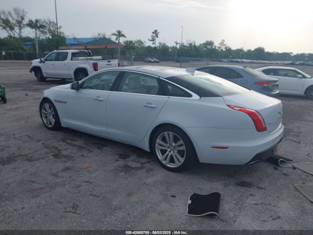 2016 JAGUAR XJ SAJWA2G76G8W00430 Photo 2