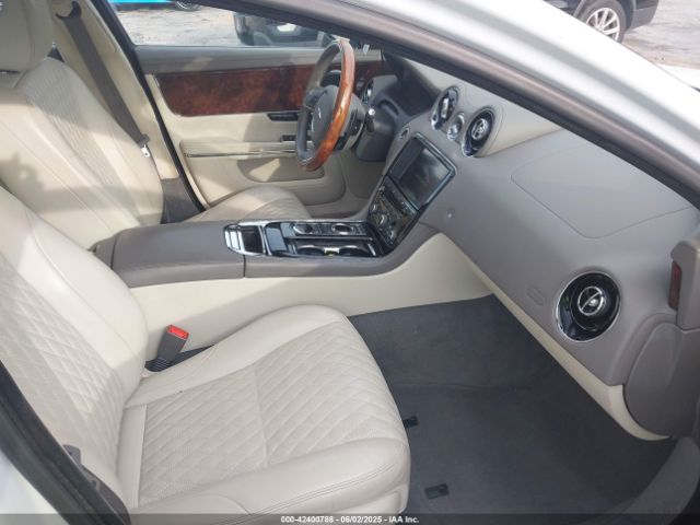 2016 JAGUAR XJ SAJWA2G76G8W00430 Photo 4