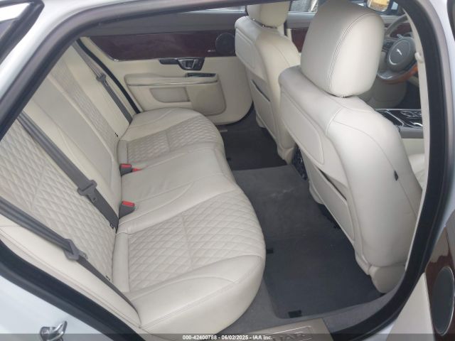 2016 JAGUAR XJ SAJWA2G76G8W00430 Photo 7