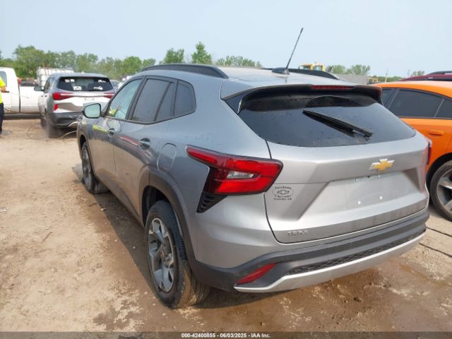 2024 CHEVROLET TRAX KL77LHE25RC077809 Photo 2