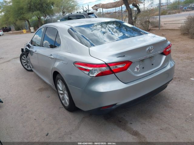 2018 TOYOTA CAMRY 4T1B11HK7JU609402 Photo 2