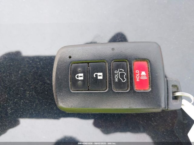5TDJZRFH3JS549265 Toyota Highlander Xle