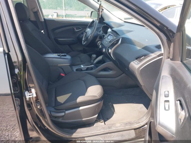 KM8JT3AF9FU064583 Hyundai TUCSON GLS