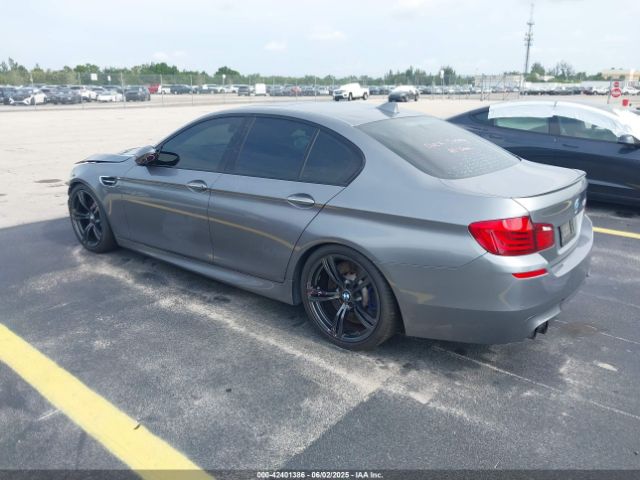 2013 BMW M5 WBSFV9C53DD095989 Photo 2