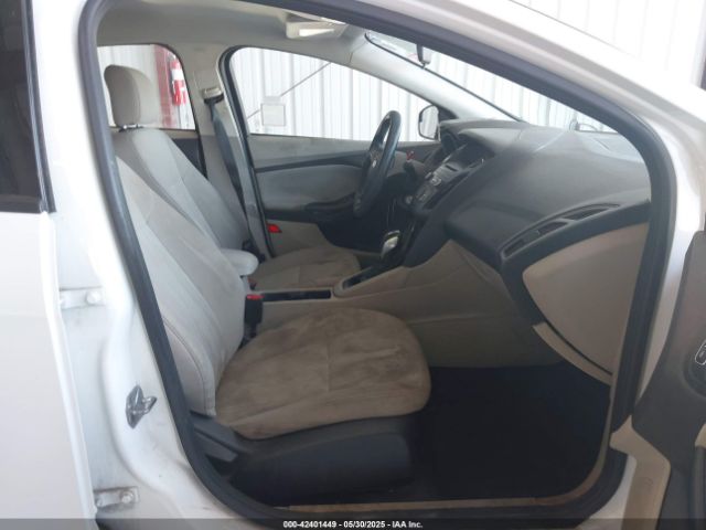 1FADP3F23GL272046 Ford FOCUS SE