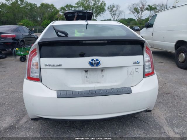 JTDKN3DU8E1777990 Toyota Prius Two