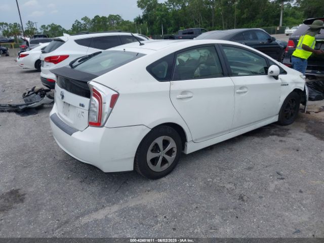 JTDKN3DU8E1777990 Toyota Prius Two
