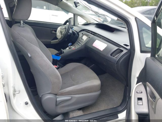JTDKN3DU8E1777990 Toyota Prius Two