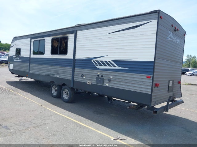 4YDT32624KS371644 Crossroads Zinger