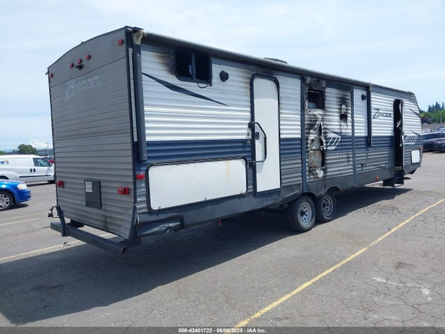 4YDT32624KS371644 Crossroads Zinger