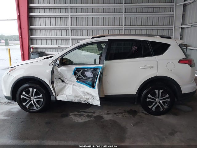 Toyota RAV4 LE 2018 JTMZFREV1JD130846 Image 13