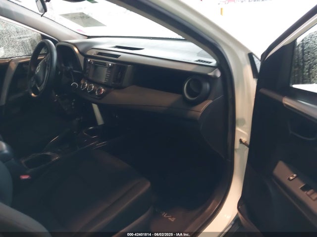 Toyota RAV4 LE 2018 JTMZFREV1JD130846 Image 5