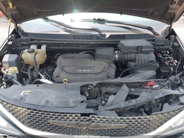 2018 CHRYSLER PACIFICA 2C4RC1BG8JR143879 Photo 9