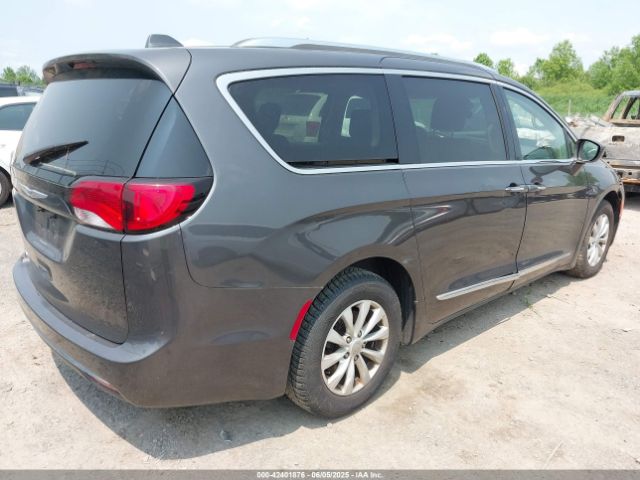 2018 CHRYSLER PACIFICA 2C4RC1BG8JR143879 Photo 3