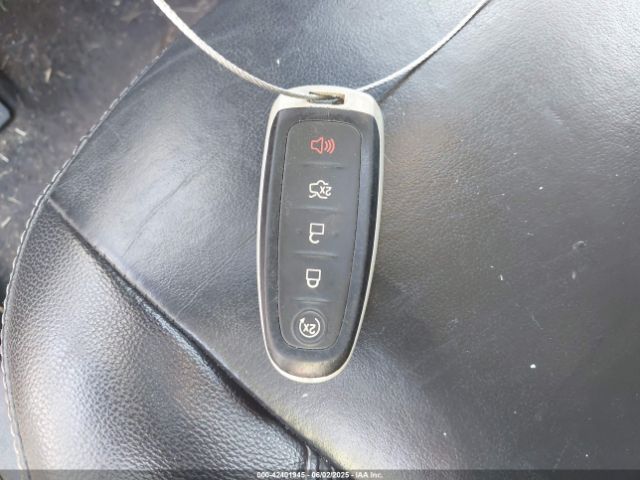 1FMCU9JD5HUD71601 Ford Escape Titanium